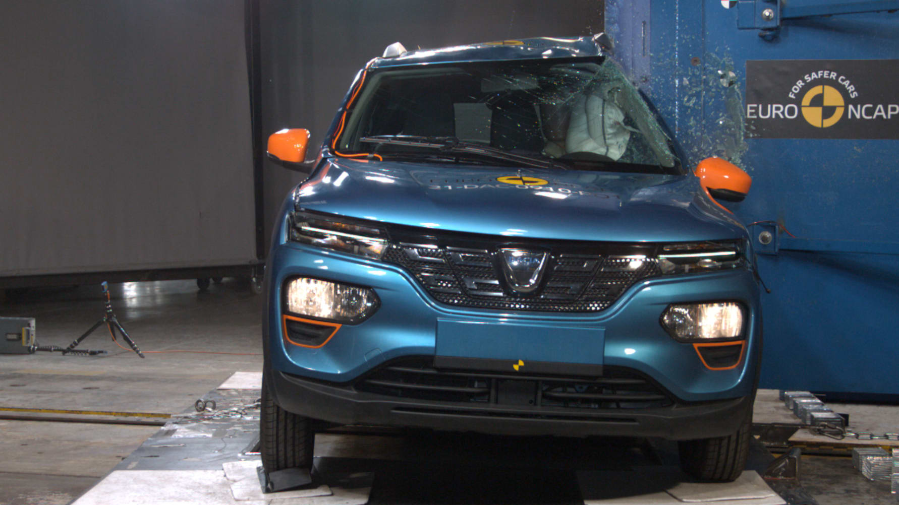 Dacia Spring side pole test - Dec 2021