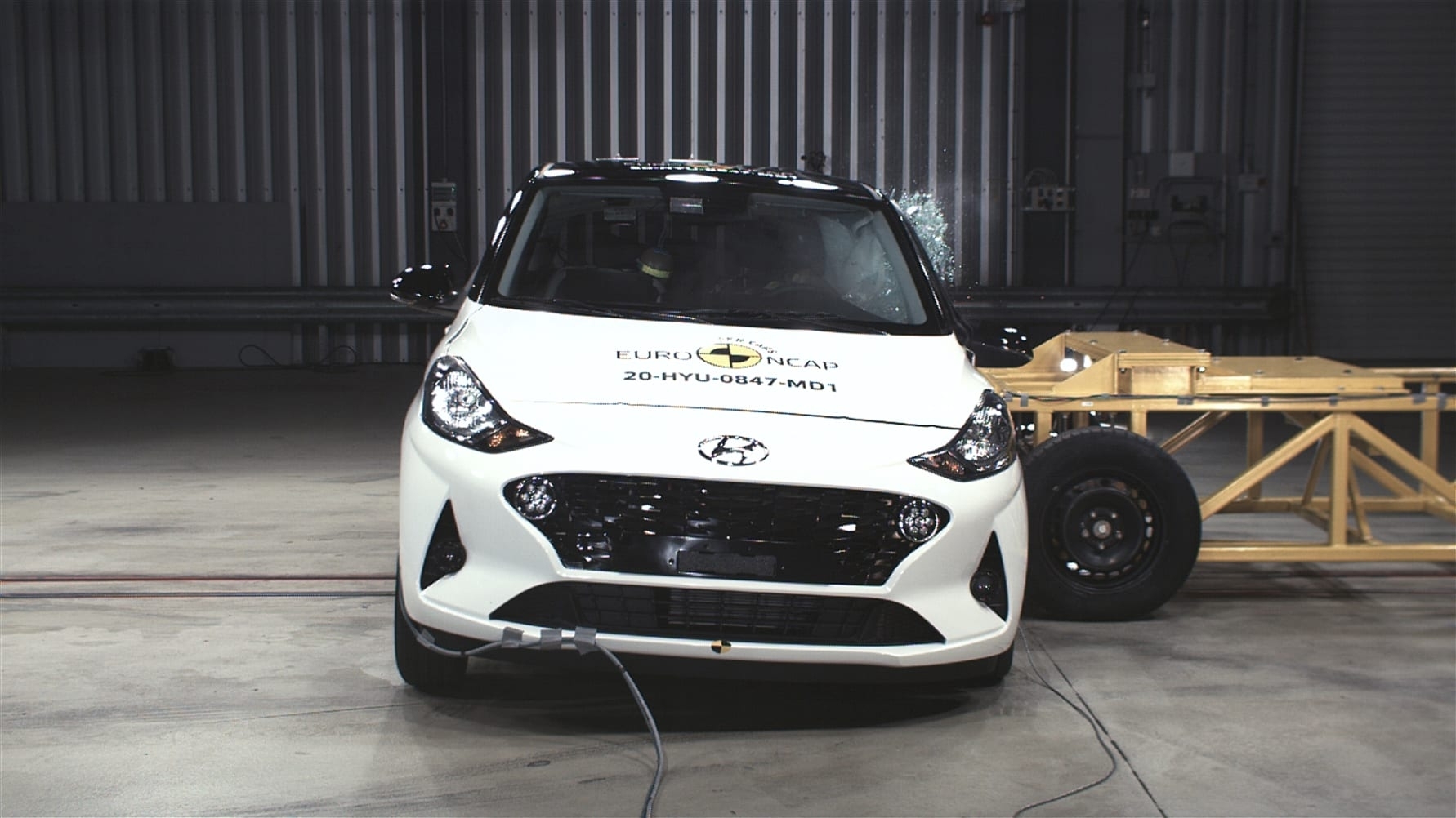 Hyundai i10 - Side Mobile Barrier test 2020