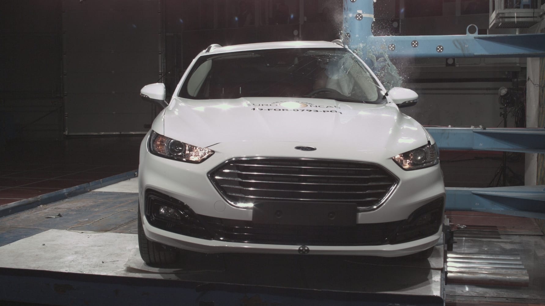 Ford Mondeo pole crash test Dec 2019