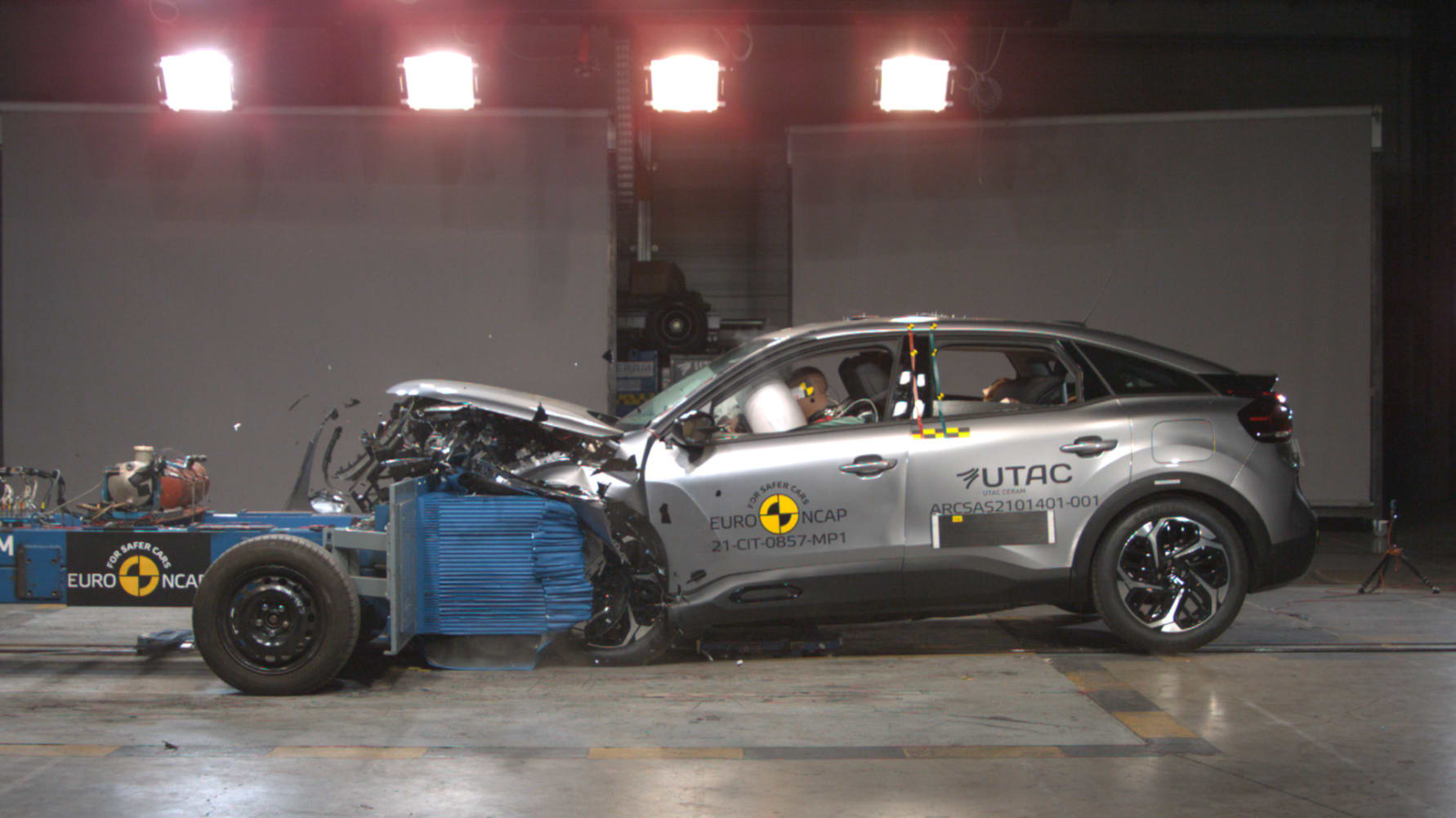 Citroen C4 Mobile Progressive Deformable Barrier test May 2021.png