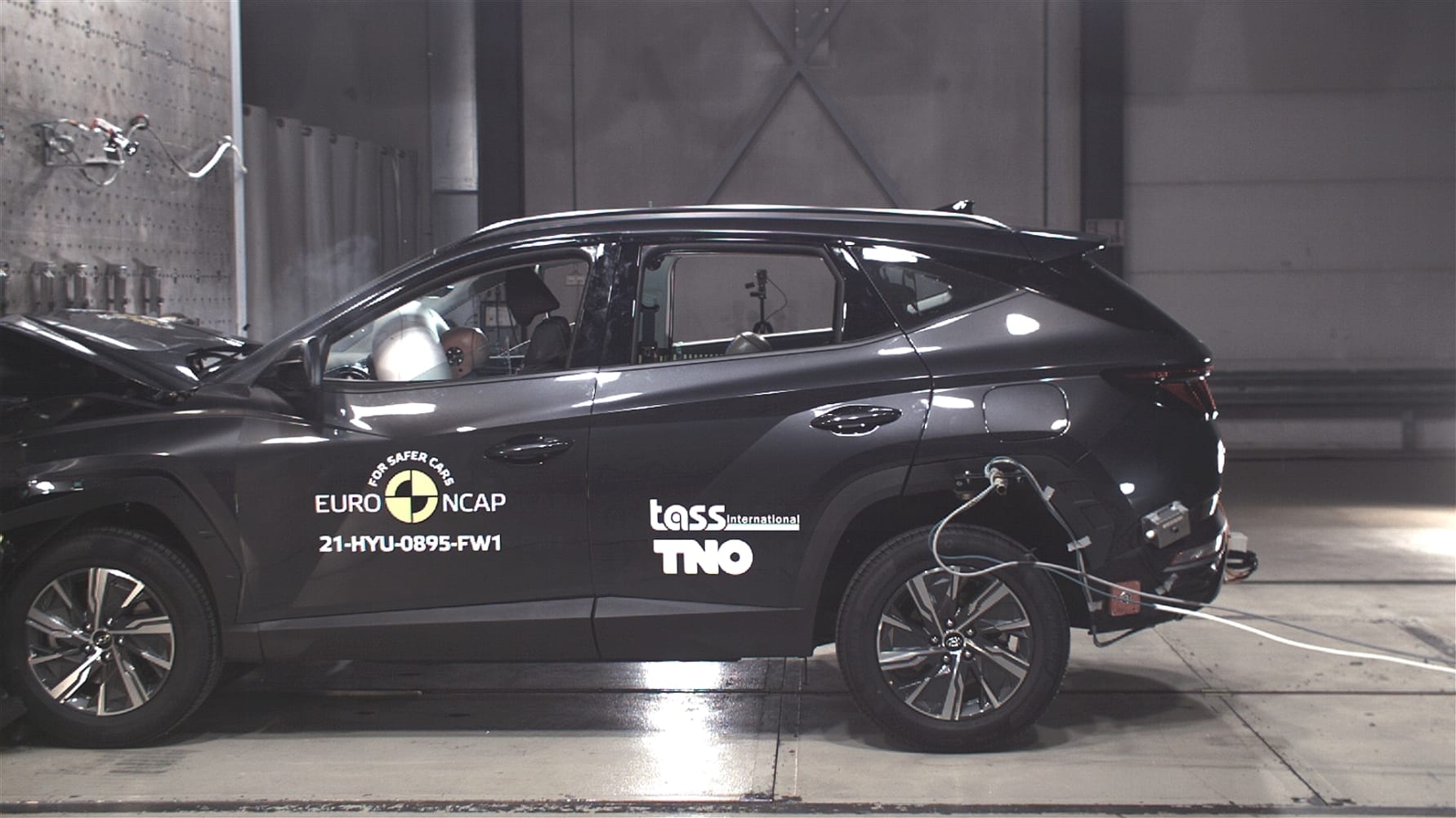 Hyundai TUCSON - Full Width Rigid Barrier test - Oct 2021.jpg