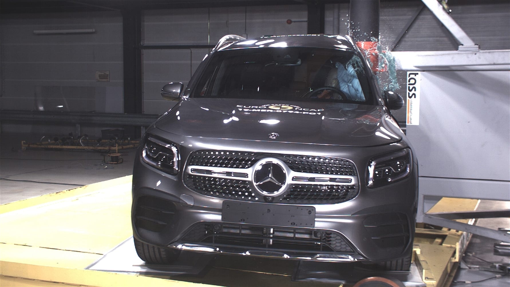 Mercedes-Benz GLB pole crash test Nov 2019