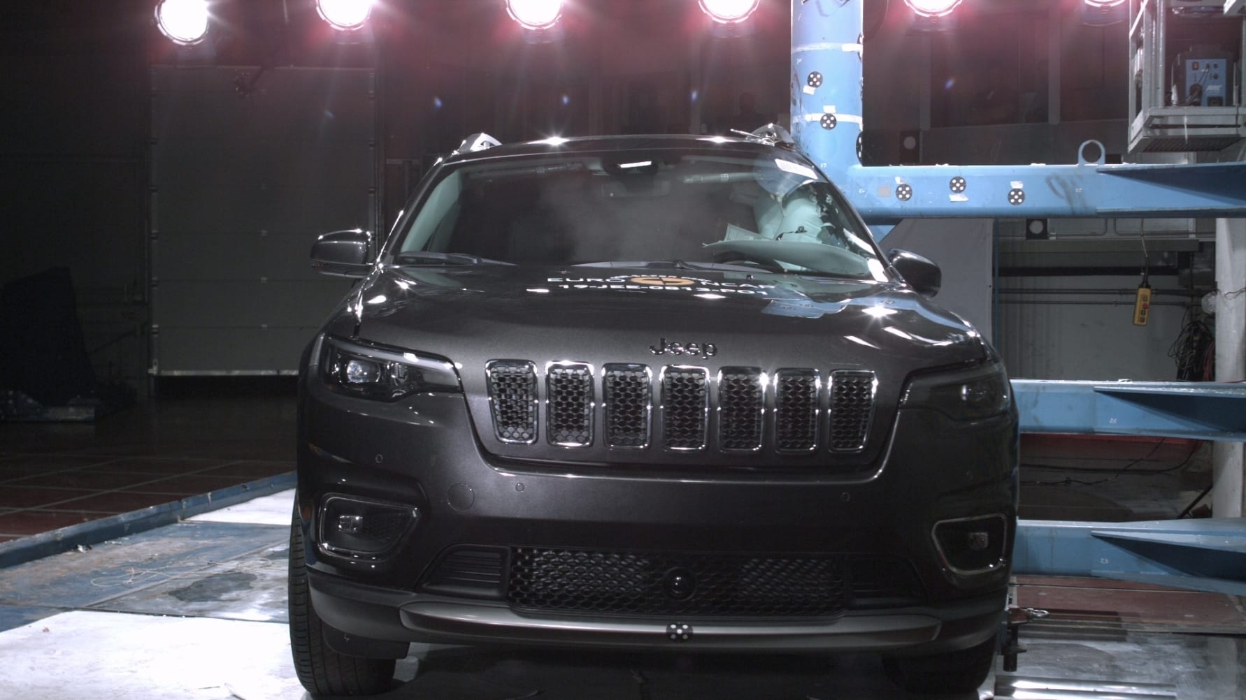 Jeep Cherokee pole crash test Oct 19