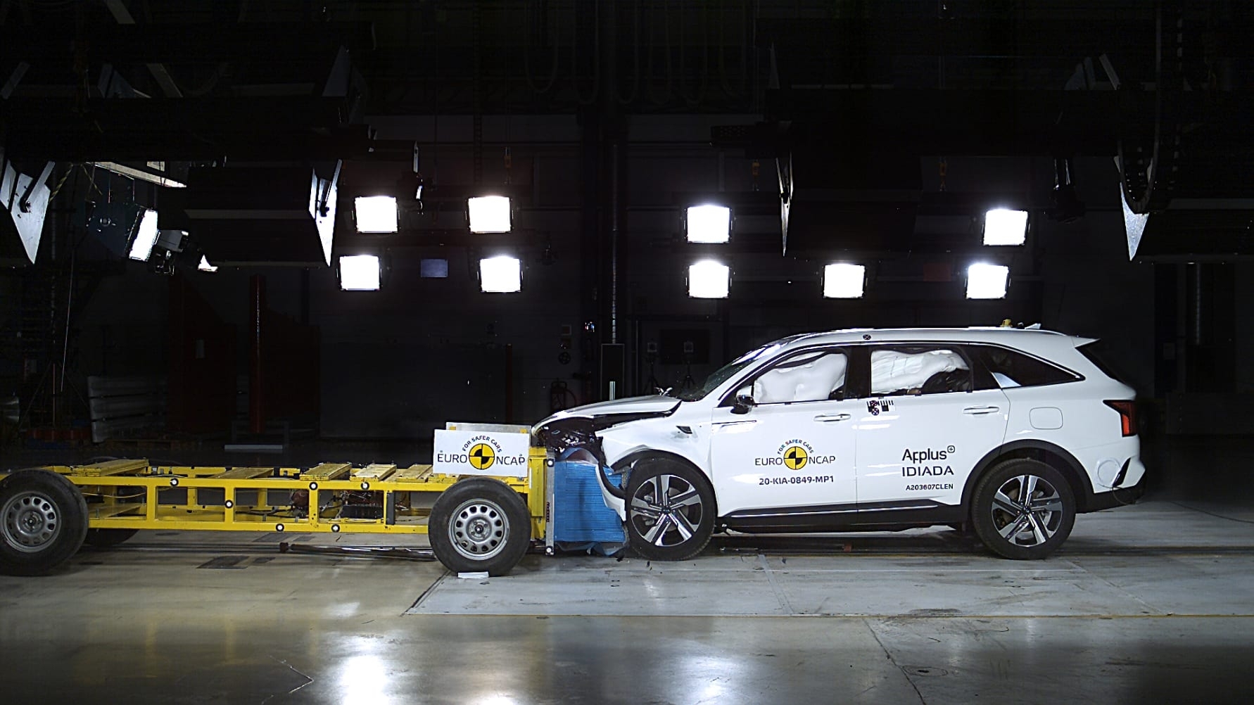 Kia Sorento - Mobile Progressive Deformable Barrier test...